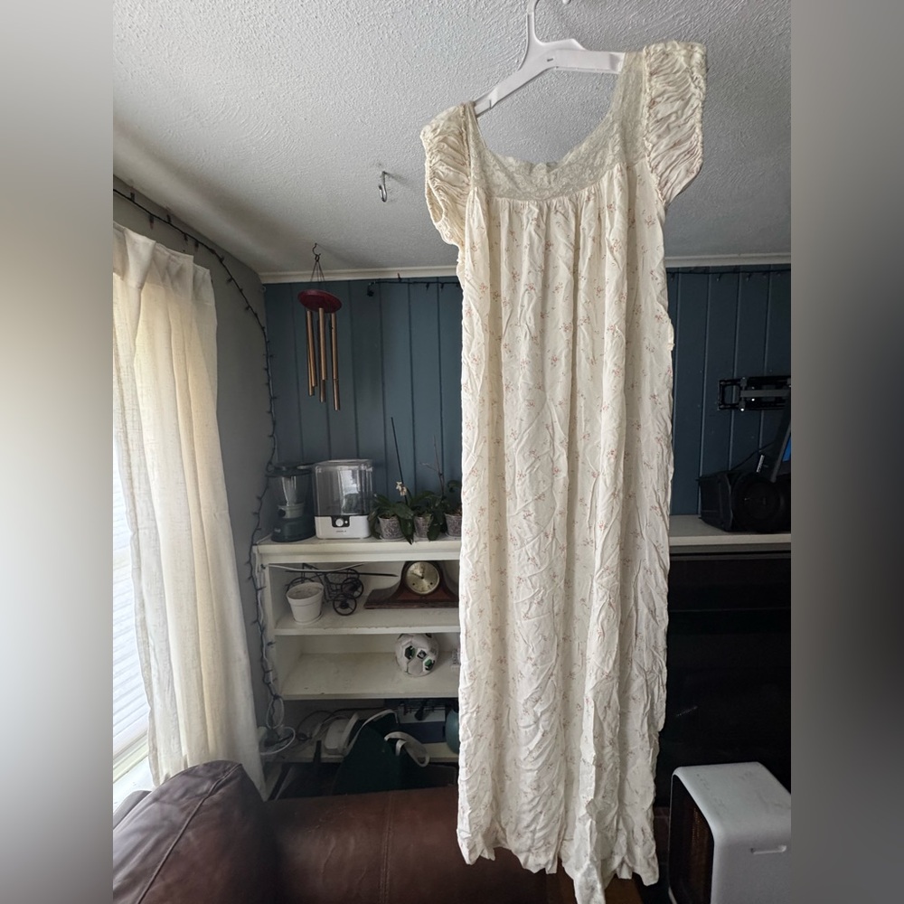 Floral Vintage Cream  Nightgown